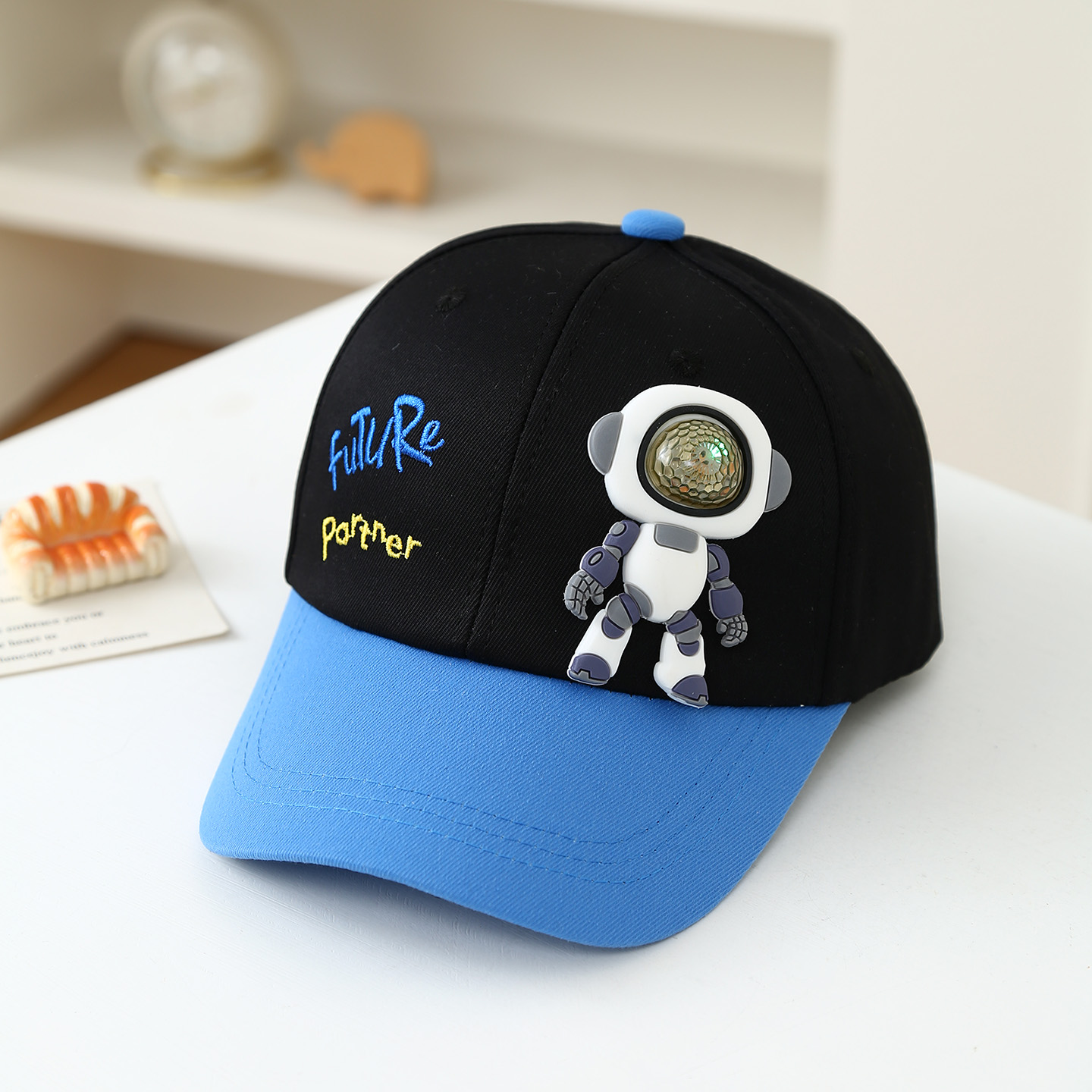 Embroidery Cap - Детская мягкая резиновая кукла-робот с вышивкой