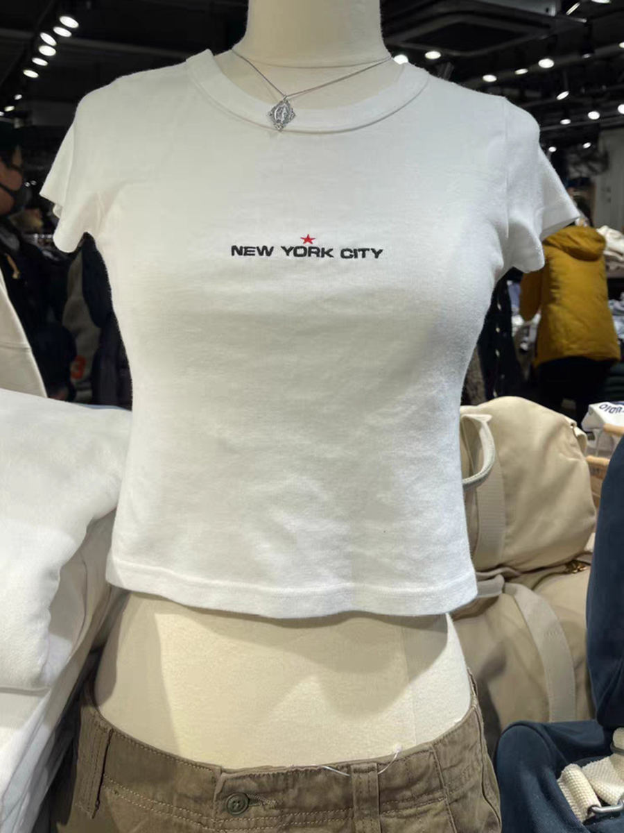 Embroidery York - Белая футболка с вышивкой Нью-Йорка, Женская